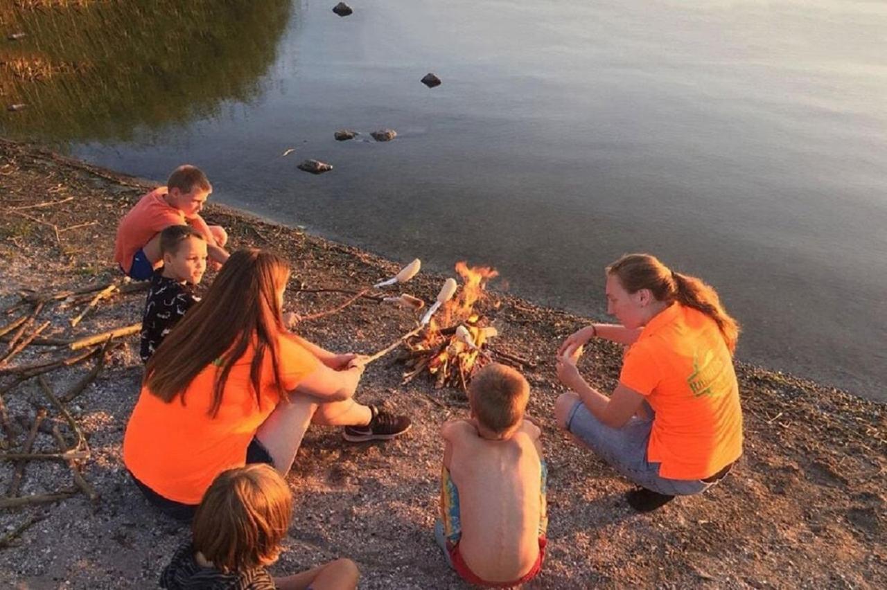 Chalet Op Camping Lauwersoog Met 3 Slaapkamers En Vaatwasser - Joycasa 外观 照片