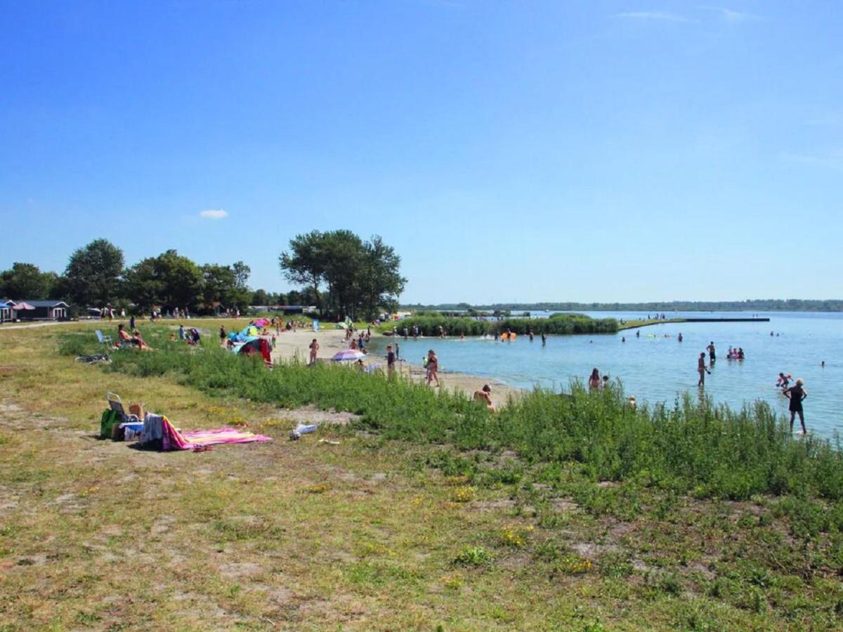 Chalet Op Camping Lauwersoog Met 3 Slaapkamers En Vaatwasser - Joycasa 外观 照片